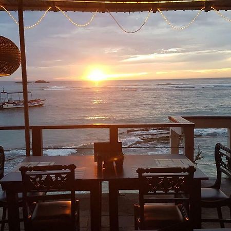 Coral Seas Beach Хиккадува Экстерьер фото