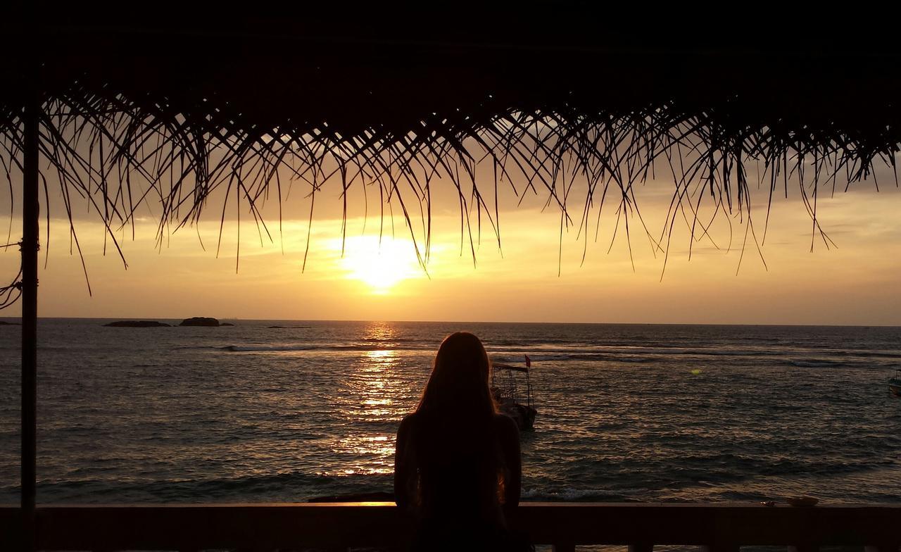 Coral Seas Beach Хиккадува Экстерьер фото