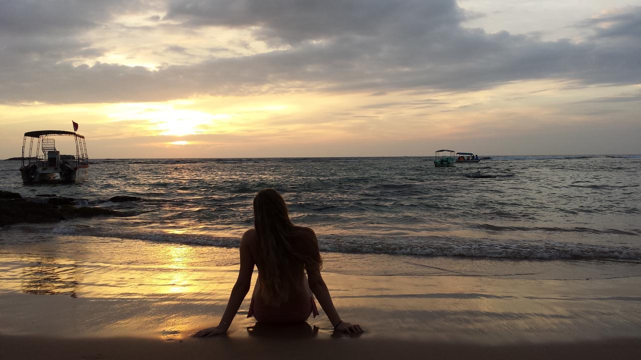 Coral Seas Beach Хиккадува Экстерьер фото