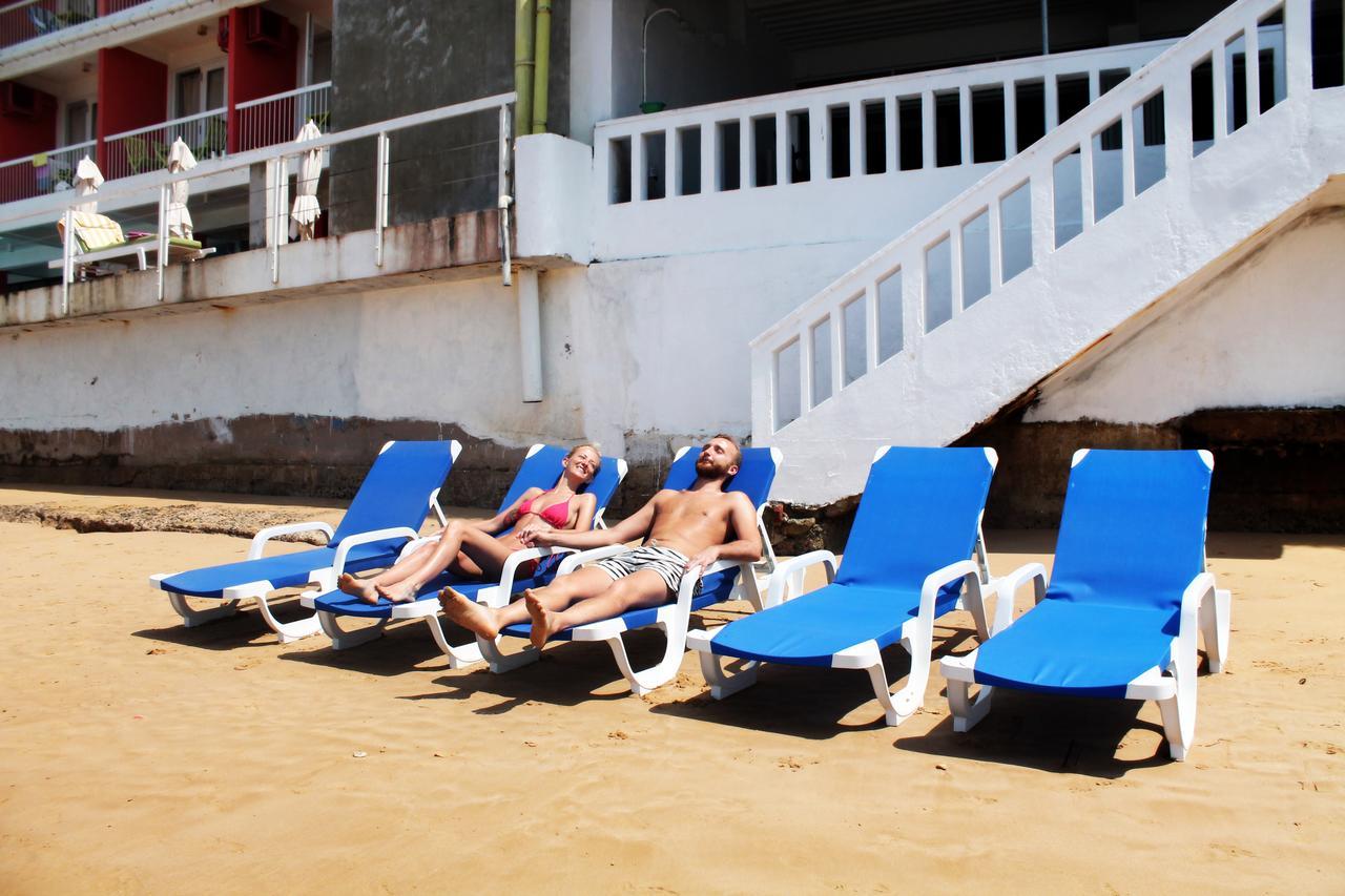 Coral Seas Beach Хиккадува Экстерьер фото