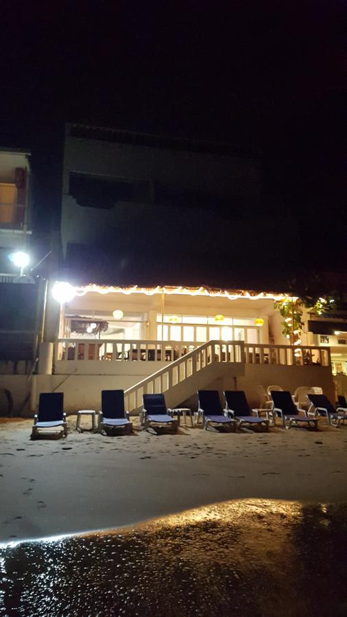 Coral Seas Beach Хиккадува Экстерьер фото