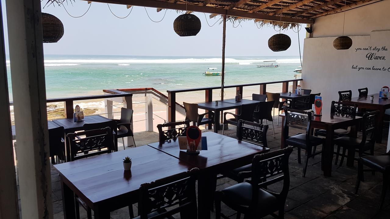 Coral Seas Beach Хиккадува Экстерьер фото