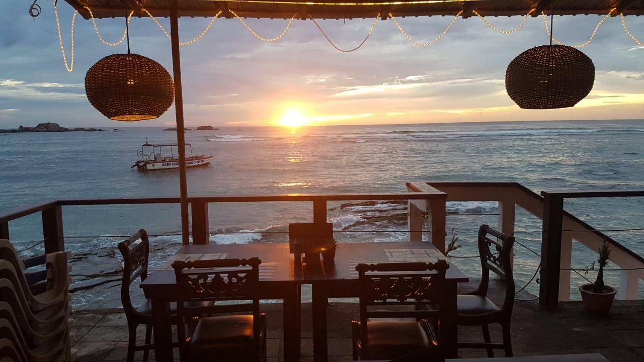 Coral Seas Beach Хиккадува Экстерьер фото